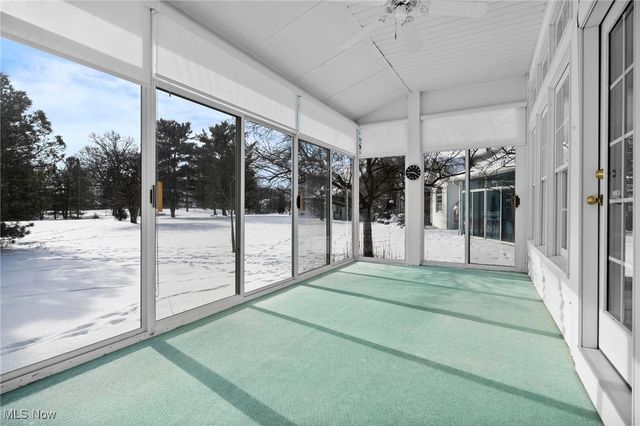 25 Golf View Lane, North Olmsted, OH 44070