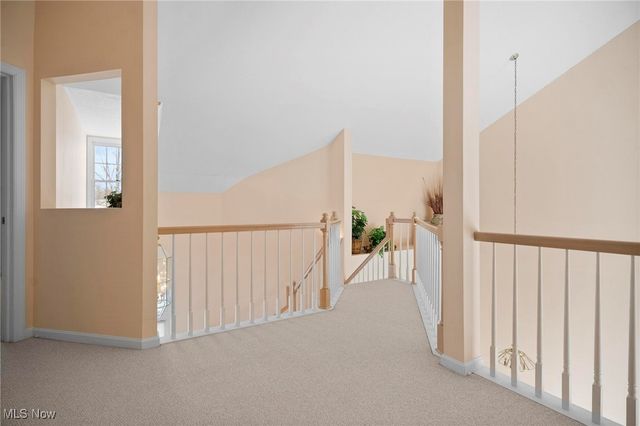 25 Golf View Lane, North Olmsted, OH 44070