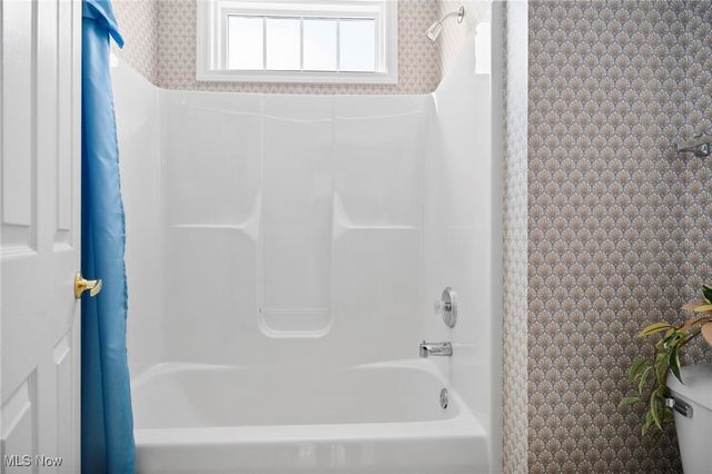 25 Golf View Lane, North Olmsted, OH 44070