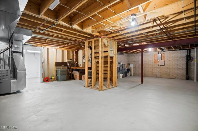 25 Golf View Lane, North Olmsted, OH 44070