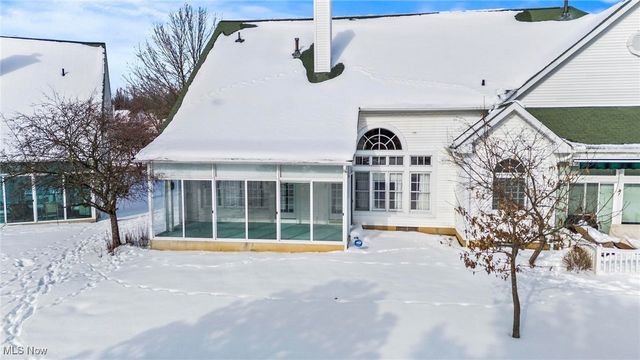 25 Golf View Lane, North Olmsted, OH 44070