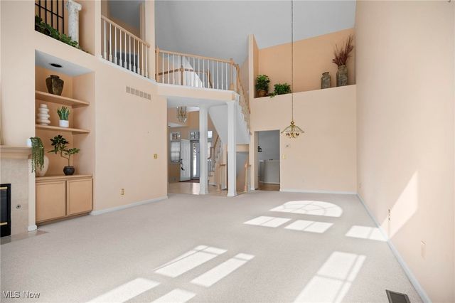 25 Golf View Lane, North Olmsted, OH 44070