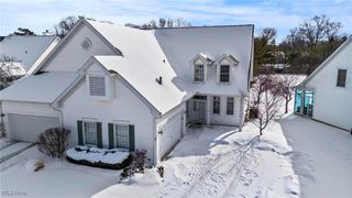 25 Golf View Lane, North Olmsted, OH 44070