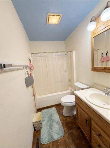 908 Gordon Drive, Knoxville, IA 50138