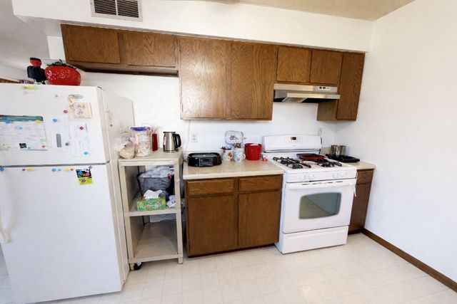 908 Gordon Drive, Knoxville, IA 50138