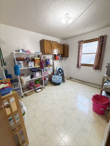 908 Gordon Drive, Knoxville, IA 50138