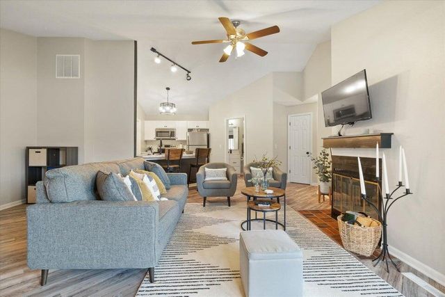 706 PARK DE VILLE PL, Columbia, MO 65203