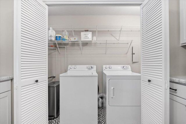 706 PARK DE VILLE PL, Columbia, MO 65203