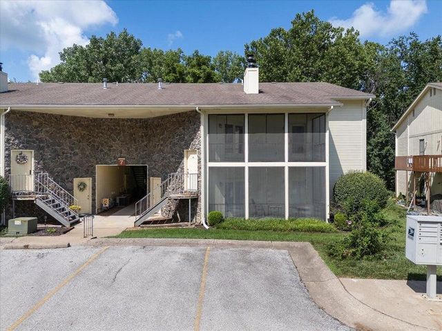 706 PARK DE VILLE PL, Columbia, MO 65203