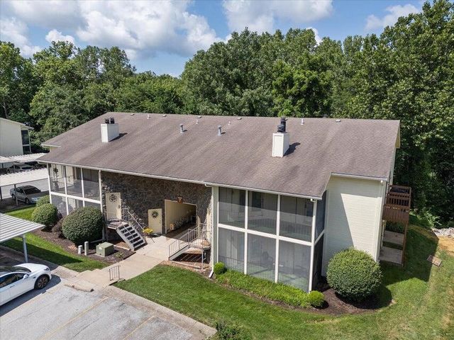 706 PARK DE VILLE PL, Columbia, MO 65203