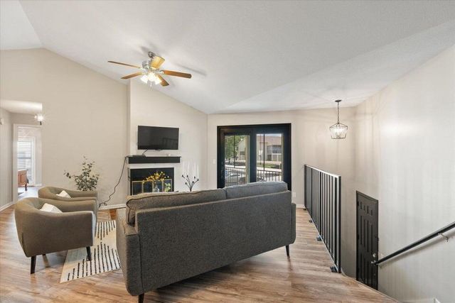 706 PARK DE VILLE PL, Columbia, MO 65203