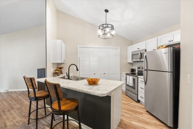 706 PARK DE VILLE PL, Columbia, MO 65203