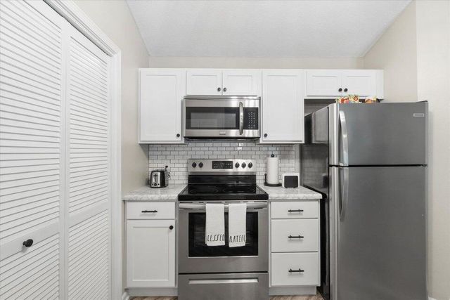 706 PARK DE VILLE PL, Columbia, MO 65203