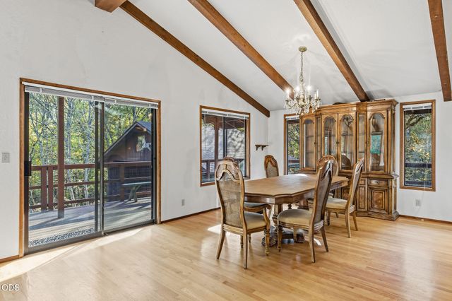 1618 Azalea Drive, Grants Pass, OR 97526