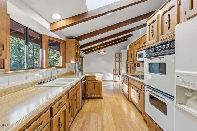 1618 Azalea Drive, Grants Pass, OR 97526