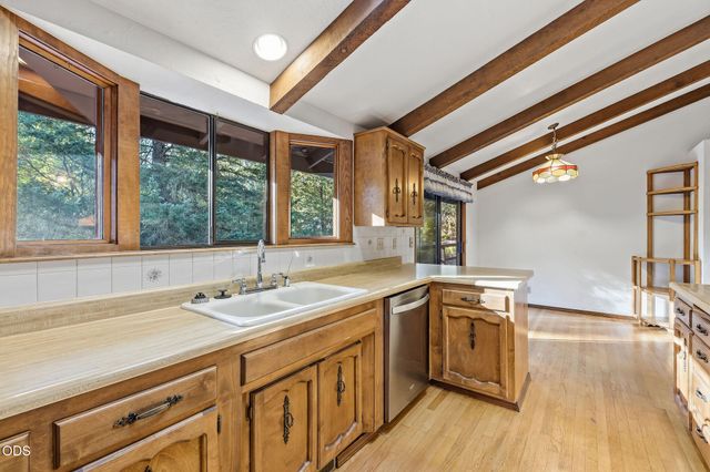 1618 Azalea Drive, Grants Pass, OR 97526