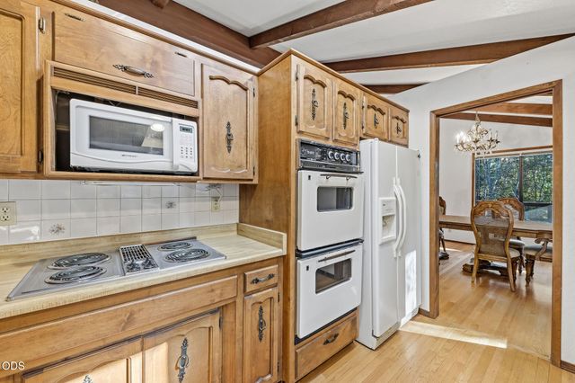 1618 Azalea Drive, Grants Pass, OR 97526