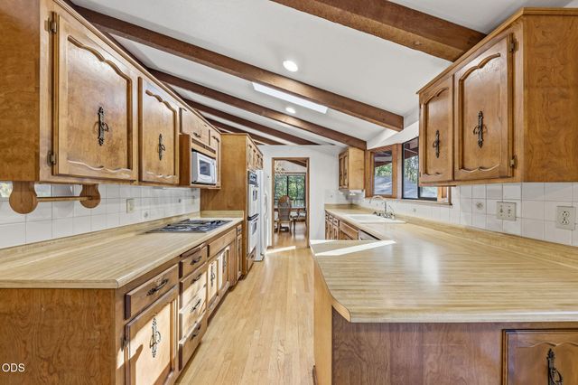 1618 Azalea Drive, Grants Pass, OR 97526