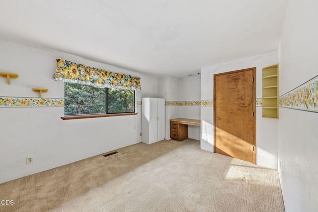 1618 Azalea Drive, Grants Pass, OR 97526