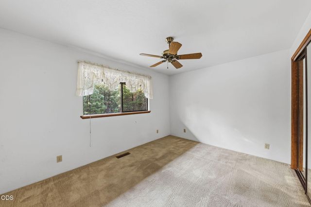 1618 Azalea Drive, Grants Pass, OR 97526
