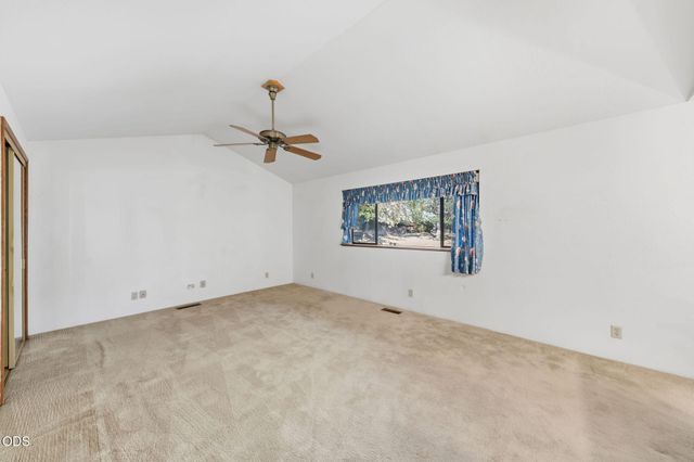 1618 Azalea Drive, Grants Pass, OR 97526