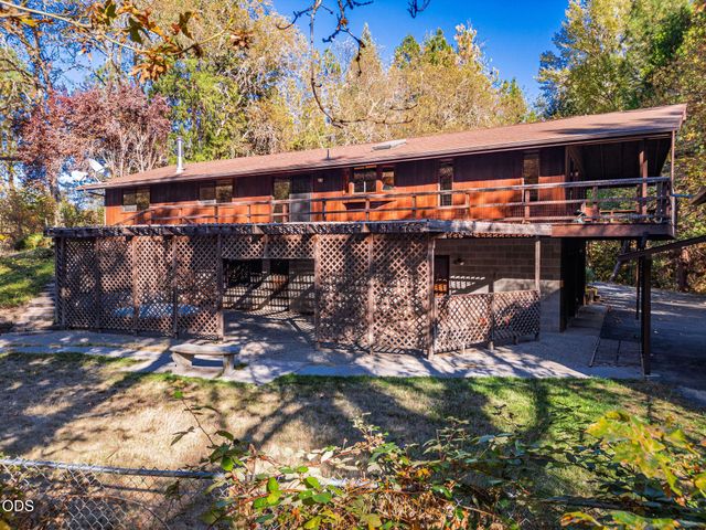 1618 Azalea Drive, Grants Pass, OR 97526
