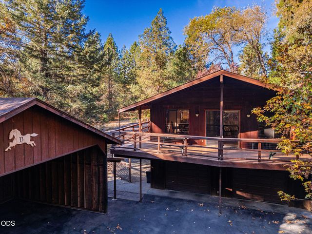 1618 Azalea Drive, Grants Pass, OR 97526