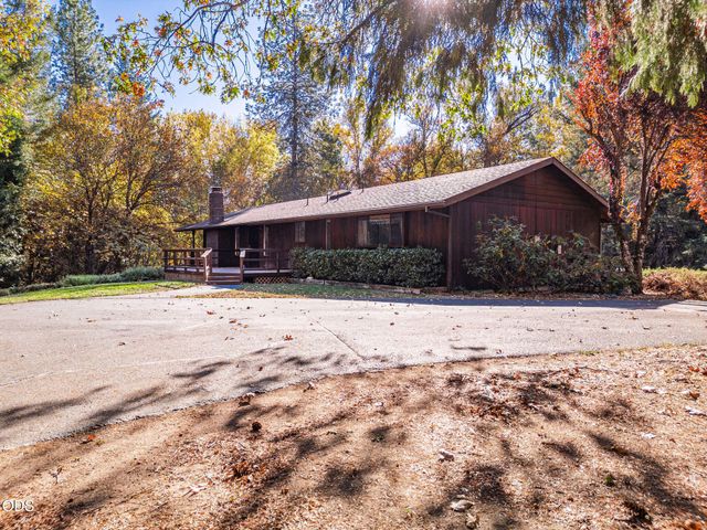 1618 Azalea Drive, Grants Pass, OR 97526