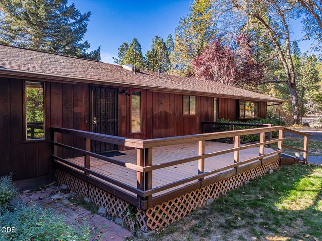 1618 Azalea Drive, Grants Pass, OR 97526
