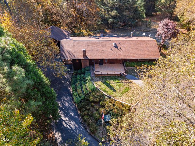 1618 Azalea Drive, Grants Pass, OR 97526