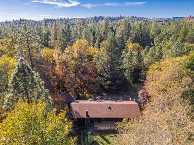 1618 Azalea Drive, Grants Pass, OR 97526