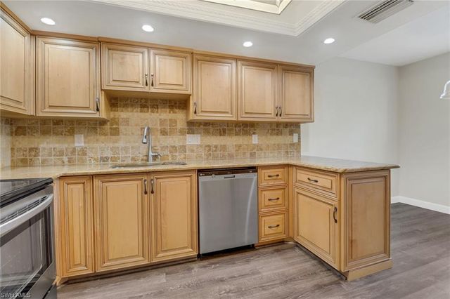 7115 Lakeridge CT 110, Fort Myers, FL 33907