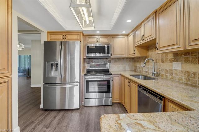 7115 Lakeridge CT 110, Fort Myers, FL 33907