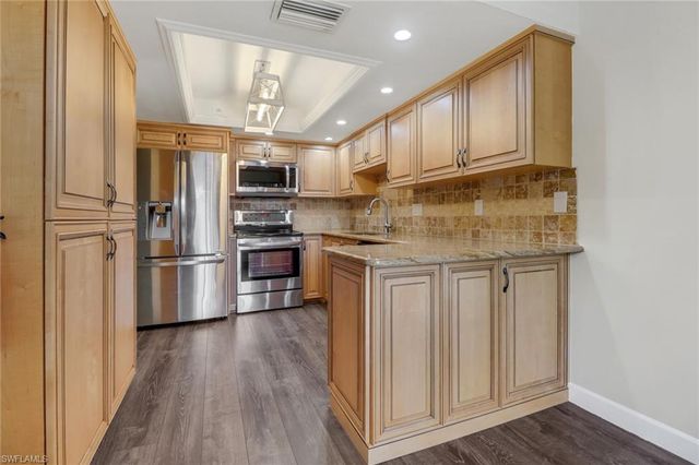 7115 Lakeridge CT 110, Fort Myers, FL 33907