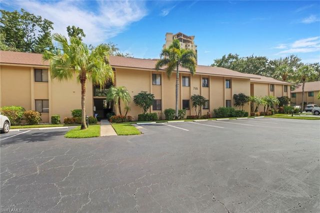 7115 Lakeridge CT 110, Fort Myers, FL 33907