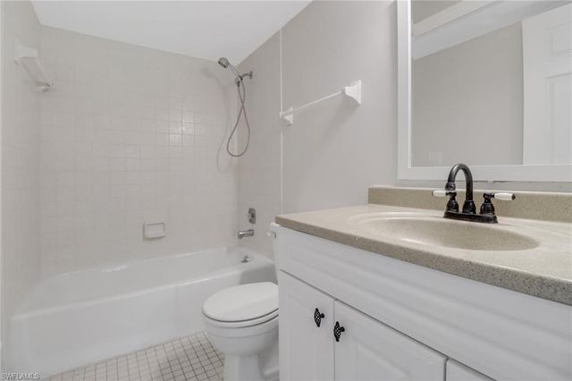 7115 Lakeridge CT 110, Fort Myers, FL 33907