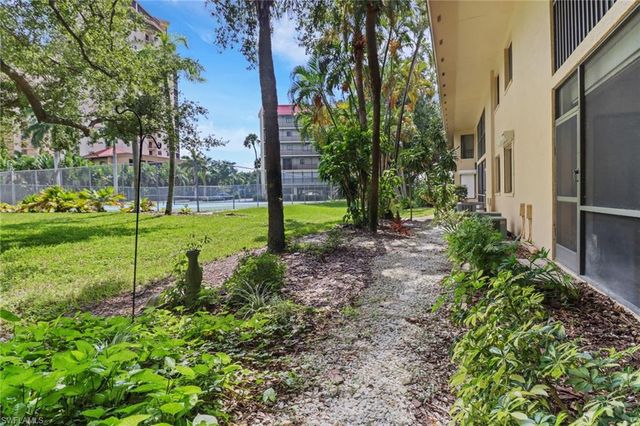 7115 Lakeridge CT 110, Fort Myers, FL 33907