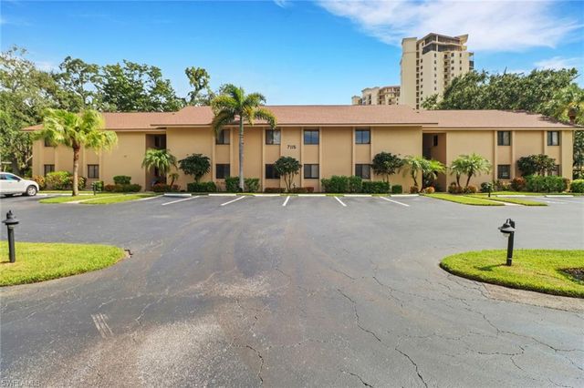 7115 Lakeridge CT 110, Fort Myers, FL 33907