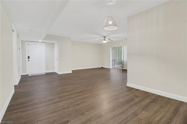 7115 Lakeridge CT 110, Fort Myers, FL 33907