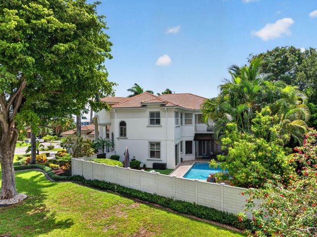2844 NE 26th Avenue, Lighthouse Point, FL 33064