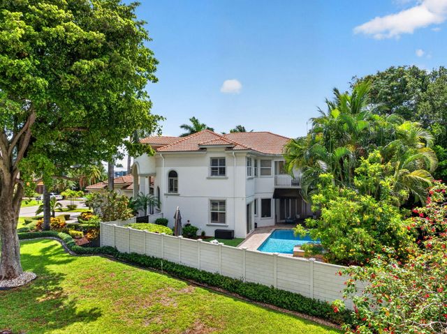 2844 NE 26th Avenue, Lighthouse Point, FL 33064