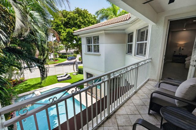 2844 NE 26th Avenue, Lighthouse Point, FL 33064