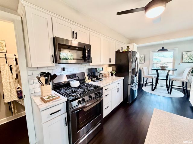 326 W KNOLL CREST Drive, Peoria, IL 61614