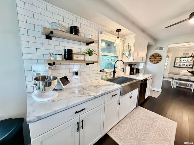 326 W KNOLL CREST Drive, Peoria, IL 61614