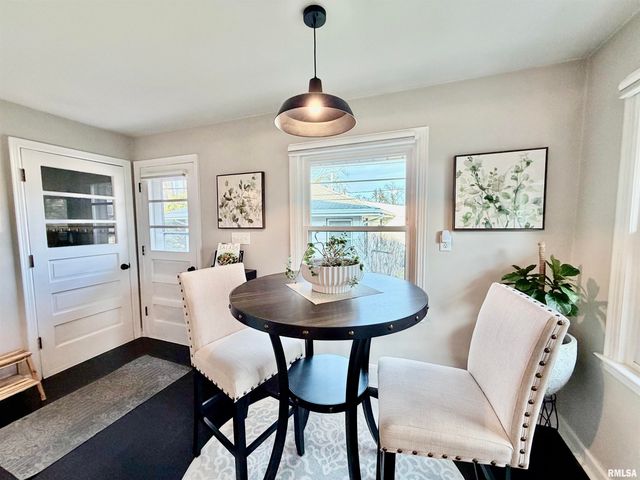 326 W KNOLL CREST Drive, Peoria, IL 61614