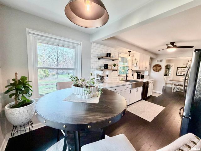 326 W KNOLL CREST Drive, Peoria, IL 61614