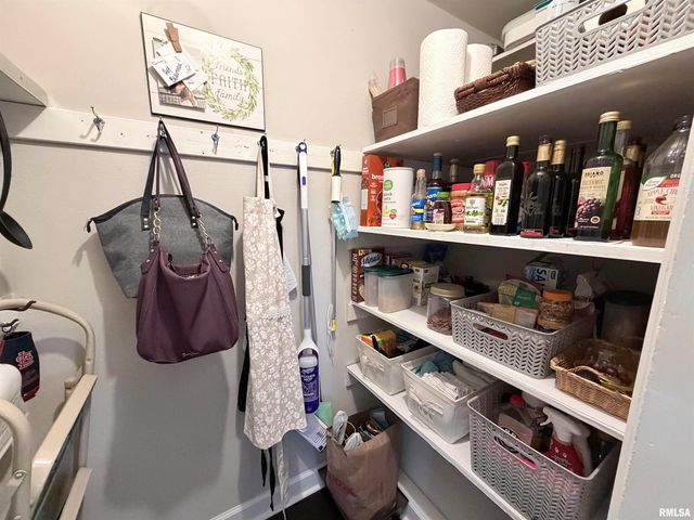 326 W KNOLL CREST Drive, Peoria, IL 61614