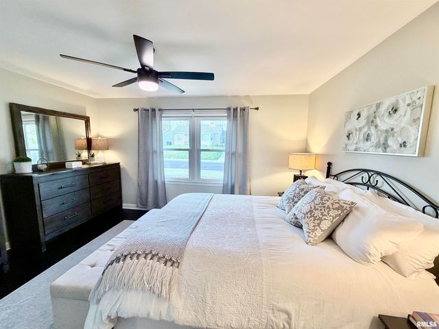 326 W KNOLL CREST Drive, Peoria, IL 61614