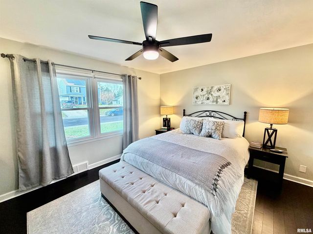 326 W KNOLL CREST Drive, Peoria, IL 61614