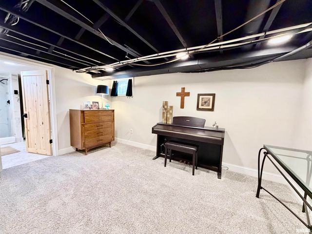 326 W KNOLL CREST Drive, Peoria, IL 61614